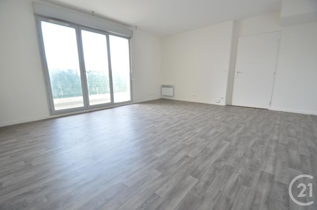 Appartement F4 à vendre - 4 pièces - 79,73 m2 - La Plaine St Denis - 93 - ILE-DE-FRANCE