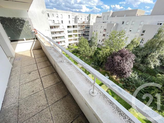 Appartement F4 à vendre - 4 pièces - 65,69 m2 - La Plaine St Denis - 93 - ILE-DE-FRANCE