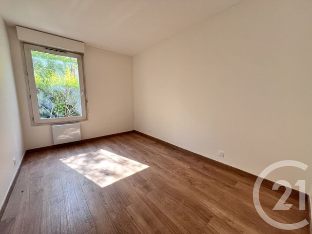 Afficher la photo en grand Appartement F3 à vendre - 3 pièces - 61,04 m2 - La Plaine St Denis - 93 - ILE-DE-FRANCE