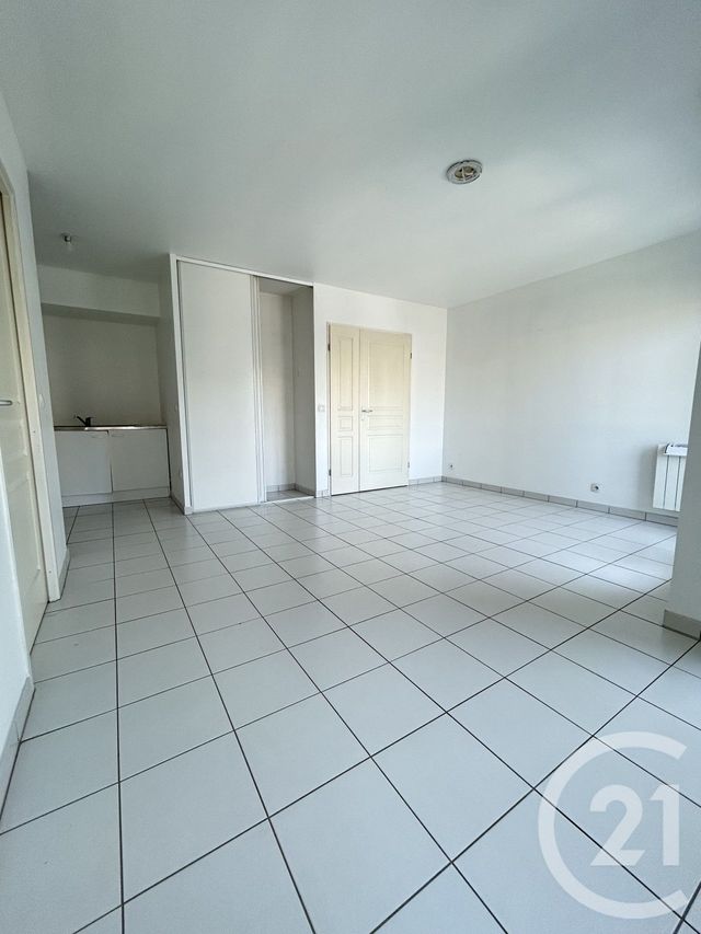 Appartement F2 à louer - 2 pièces - 43 m2 - La Courneuve - 93 - ILE-DE-FRANCE