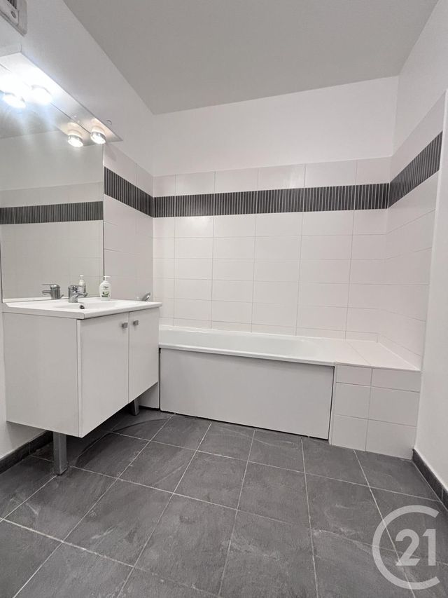 Appartement F3 &agrave; vendre - 3 pi&egrave;ces - 69,46 m2 - La Plaine St Denis - 93 - ILE-DE-FRANCE