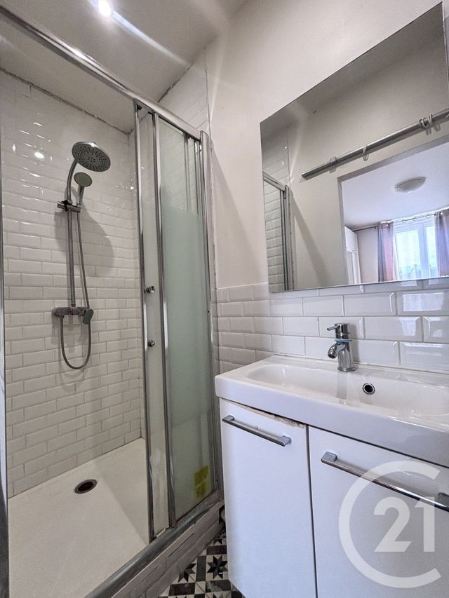 Appartement F2 à vendre - 2 pièces - 27,02 m2 - La Plaine St Denis - 93 - ILE-DE-FRANCE