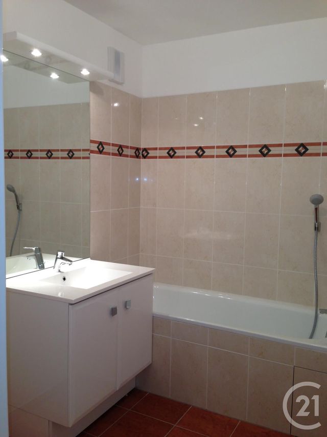 Afficher la photo en grand Appartement F3 à louer - 3 pièces - 61,74 m2 - La Plaine St Denis - 93 - ILE-DE-FRANCE