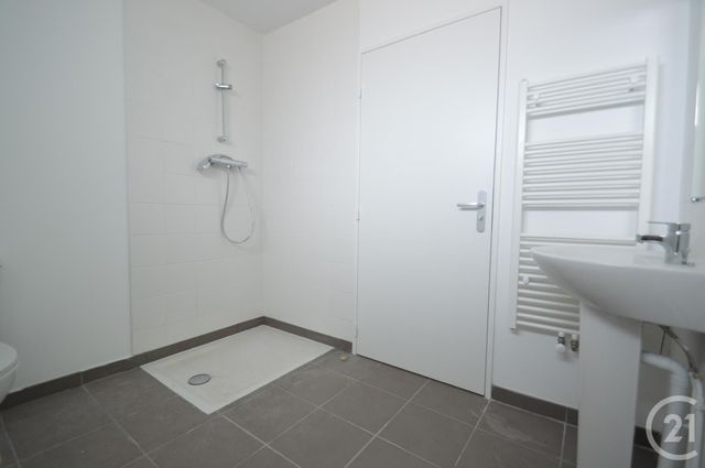 Appartement F4 à louer - 4 pièces - 75 m2 - La Plaine St Denis - 93 - ILE-DE-FRANCE