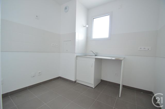Appartement F4 à louer - 4 pièces - 75 m2 - La Plaine St Denis - 93 - ILE-DE-FRANCE