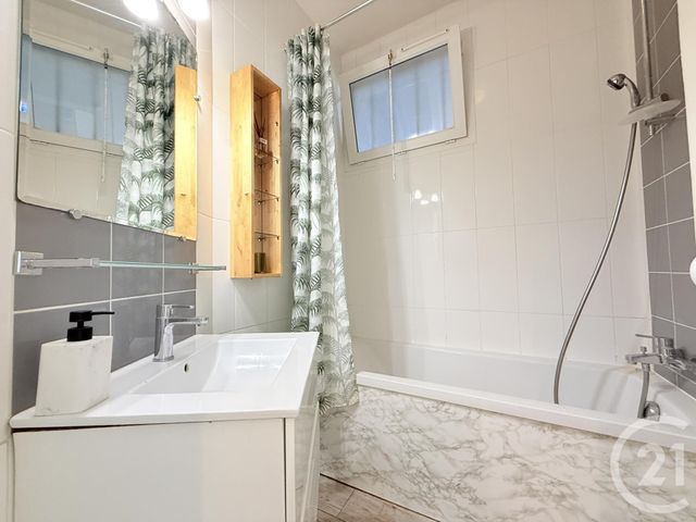 Afficher la photo en grand Appartement à vendre - 2 pièces - 45,33 m2 - St Ouen - 93 - ILE-DE-FRANCE