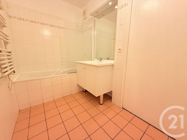 Appartement F4 &agrave; louer - 4 pi&egrave;ces - 79,72 m2 - St Denis - 93 - ILE-DE-FRANCE