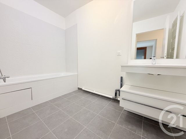 Appartement F3 &agrave; louer - 3 pi&egrave;ces - 59,43 m2 - La Plaine St Denis - 93 - ILE-DE-FRANCE