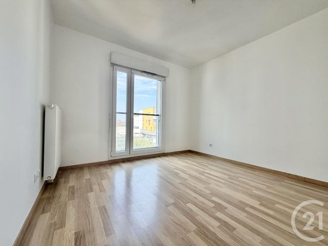 Appartement &agrave; louer - 2 pi&egrave;ces - 47,62 m2 - La Plaine St Denis - 93 - ILE-DE-FRANCE