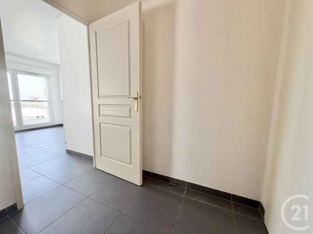 Appartement &agrave; louer - 2 pi&egrave;ces - 47,62 m2 - La Plaine St Denis - 93 - ILE-DE-FRANCE
