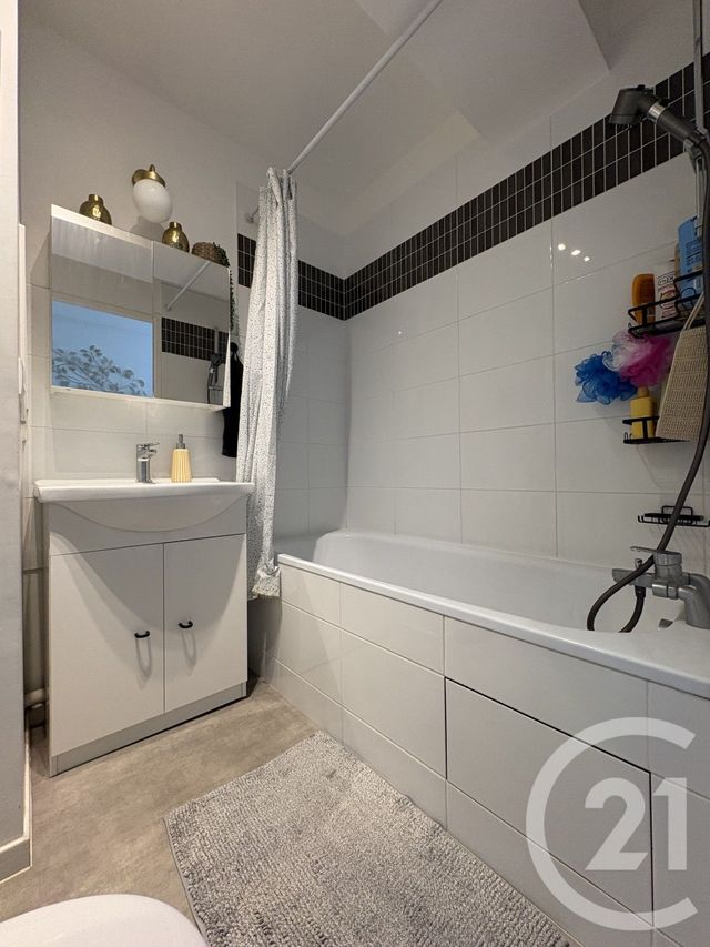 Appartement F3 à vendre - 3 pièces - 67,63 m2 - Stains - 93 - ILE-DE-FRANCE